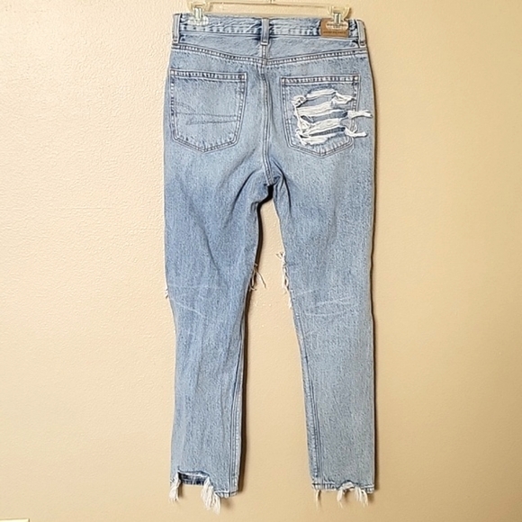 American Eagle Light Wash High Rise Ripped Mom Jeans - Size 4 - Picture 4 of 9